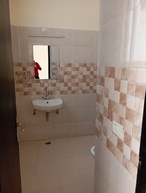 Bathroom in 4 BHK Villa at Amrapali Dream Valley, Tech Zone 4 Greater Noida – for Sale