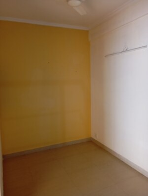 Room in 4 BHK Villa at Amrapali Dream Valley, Tech Zone 4 Greater Noida – for Sale