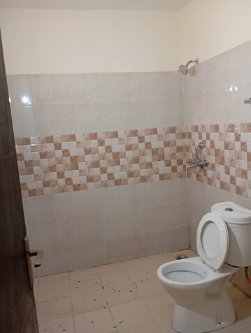 Bathroom in 4 BHK Villa at Amrapali Dream Valley, Tech Zone 4 Greater Noida – for Sale
