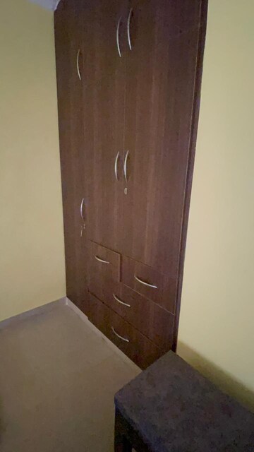 Furnished Amenities in 3.5 BHK Apartment at Paramount Floraville, Sector 137 – for Rent
