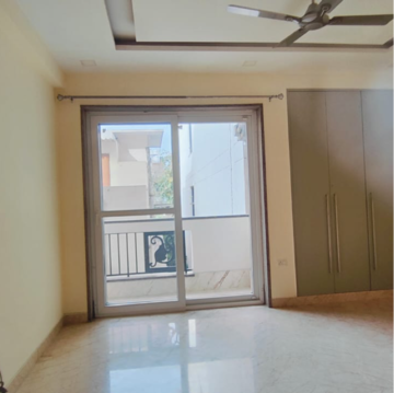 Room in 4 BHK Builder Floor at Panchsheel Enclave – for Rent