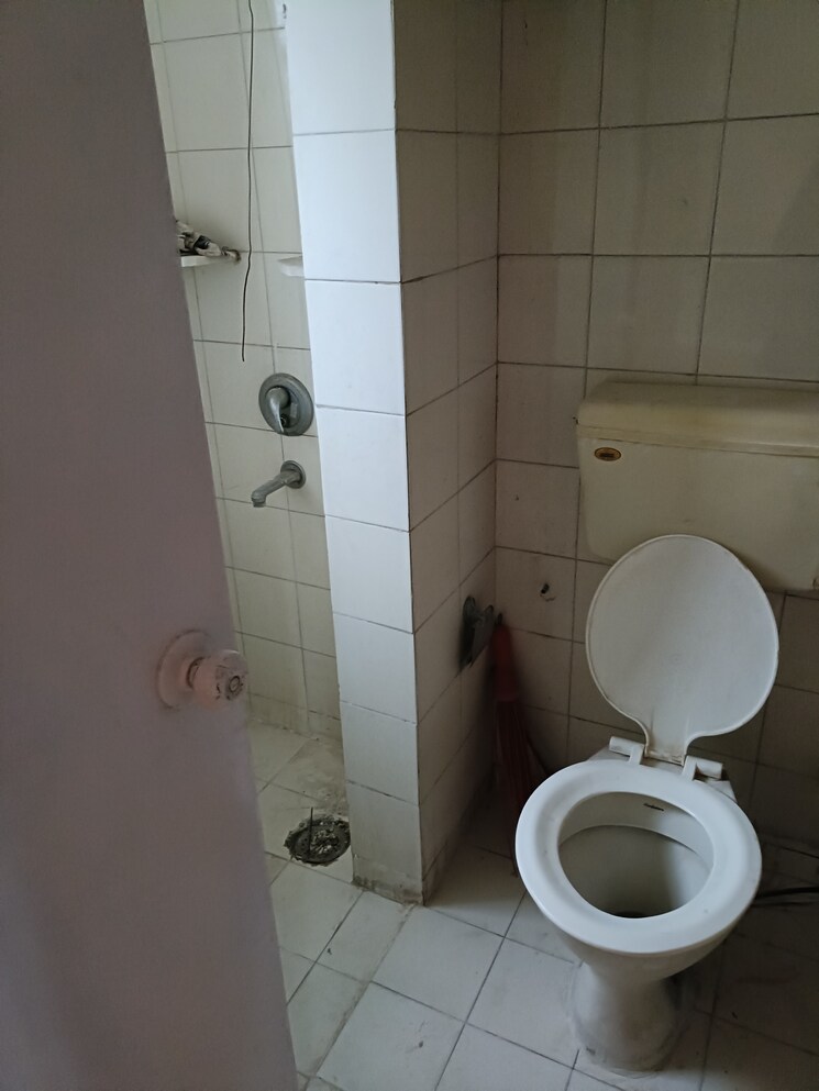 Bathroom, royal-palms-piccadilly-condos 1 RK 390 Sq.Ft. Apartment In Goregaon East Mumbai 8811157