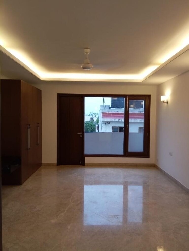 Room, new friends colony 4 Bedroom 500 Sq.Yd. Builder Floor In New Friends Colony Delhi 8811166