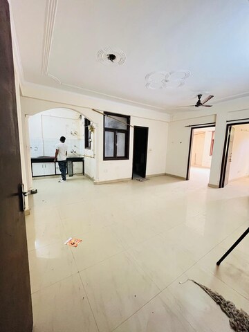 Room in 1 BHK Builder Floor at Saket – for Rent
