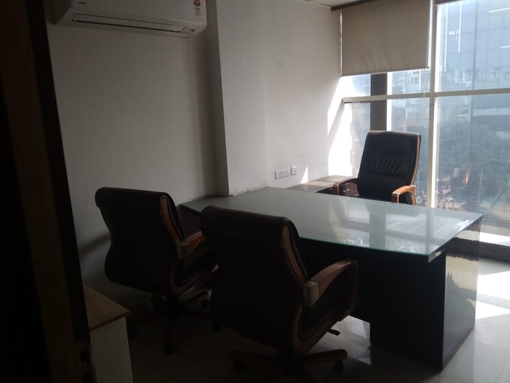 Team Area, wave-one Commercial Office Space 550 Sq.Ft. In Sector 18 Noida 8811174