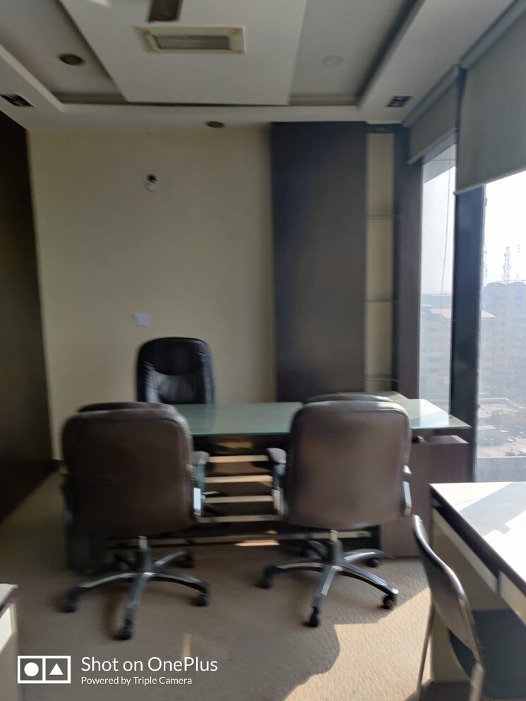 Team Area, wave-one Commercial Office Space 550 Sq.Ft. In Sector 18 Noida 8811174