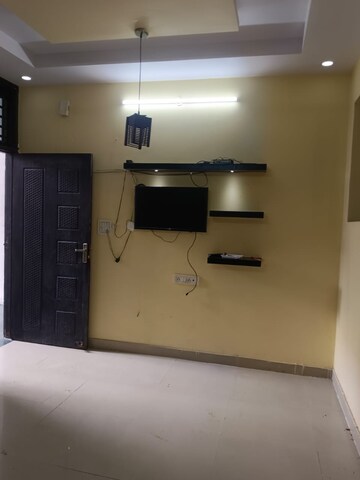 Room in 2 BHK Builder Floor at Shri Kishanpura – for Rent