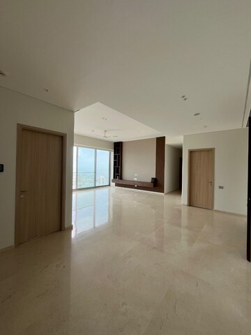 Room in 4 BHK Apartment at Rustomjee Crown, Prabhadevi – for Rent