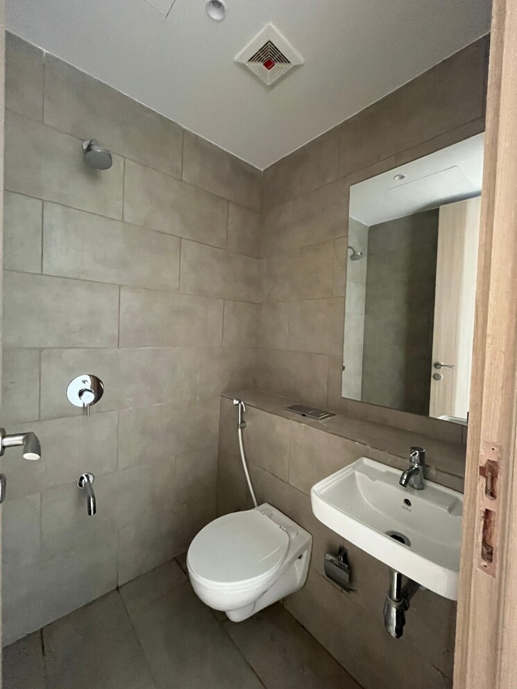 Bathroom, rustomjee-crown 4 Bedroom 2190 Sq.Ft. Apartment In Prabhadevi Mumbai 8811208