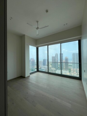 Room in 4 BHK Apartment at Rustomjee Crown, Prabhadevi – for Rent
