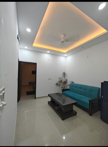 Team Area in 1 BHK Builder Floor at Sushant Lok 3, Sector 57 – for Rent