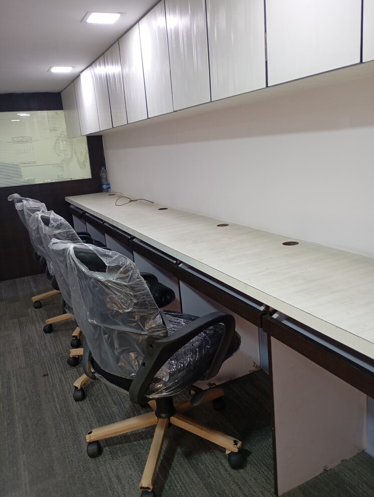 Team Area, haware-fantasia Commercial Office Space 500 Sq.Ft. In Vashi Sector 28 Navi Mumbai 8811240