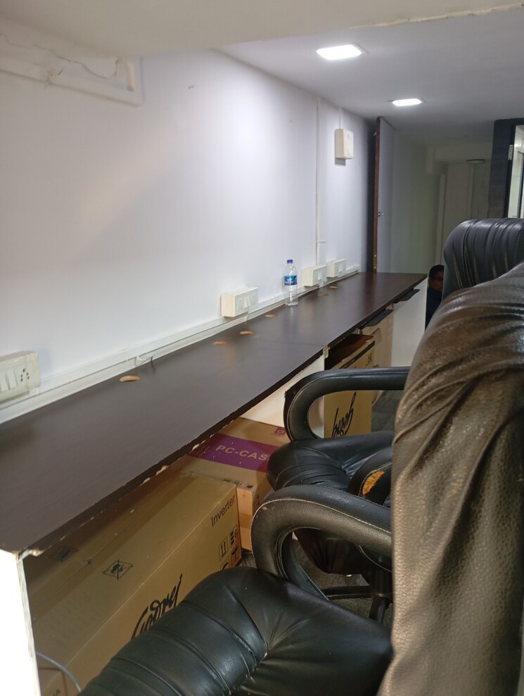 Team Area, haware-fantasia Commercial Office Space 500 Sq.Ft. In Vashi Sector 28 Navi Mumbai 8811240