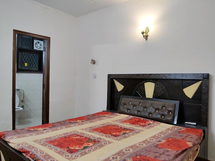 Bedroom, ardee-city 3 Bedroom 240 Sq.Yd. Builder Floor In Sector 52 Gurgaon 8811253