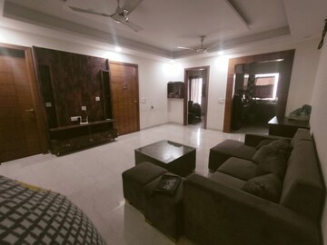 Living Room in 3 BHK Builder Floor at Sector 51 – for Rent