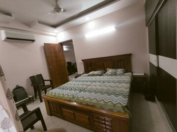 Bedroom in 3 BHK Builder Floor at Sector 51 – for Rent