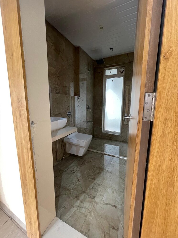 Bathroom, yash-signature 3 Bedroom 1690 Sq.Ft. Apartment In Chembur Mumbai 8811278