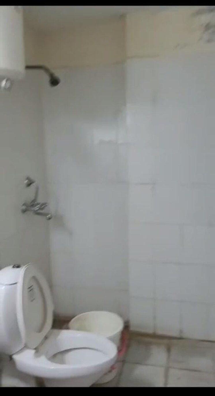 Attached Bathroom, sector 143 2 Bedroom 1100 Sq.Ft. Apartment In Sector 143 Noida 8811338