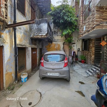 Parking in 4 BHK Independent House at Roshanpura – for Sale