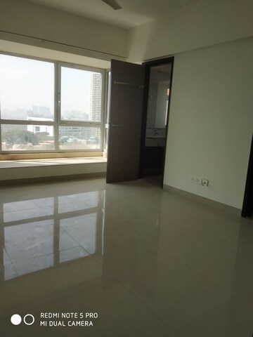 Room in 4 BHK Apartment at DB Woods, Goregaon East – for Rent