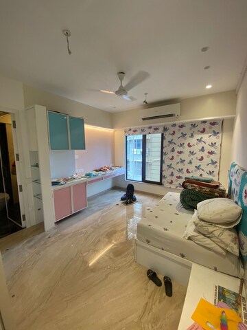 Team Area in 3 BHK Apartment at Radha Kunj, Santacruz West – for Rent