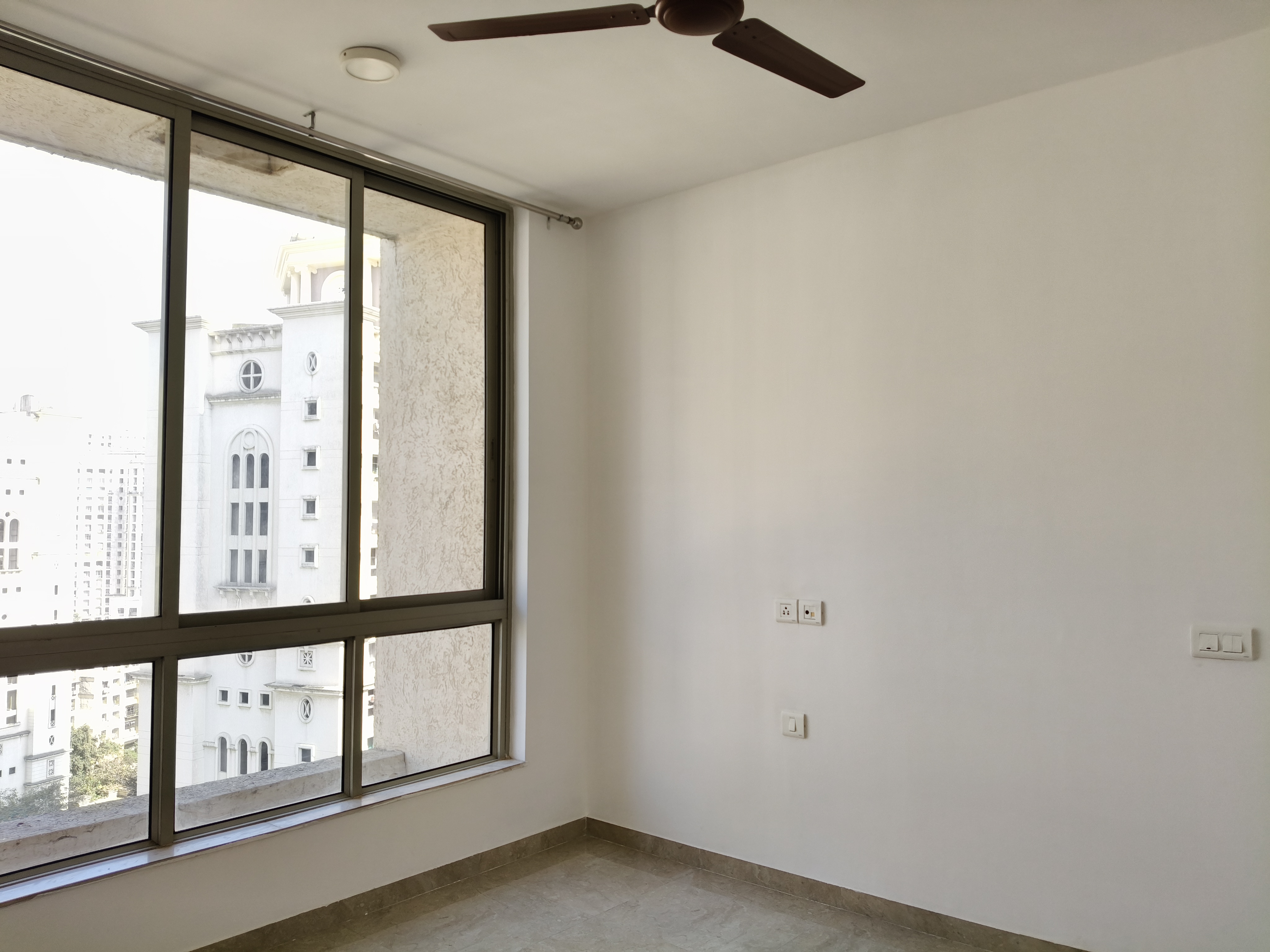 1 BHK Apartment For Rent in One Hiranandani Park