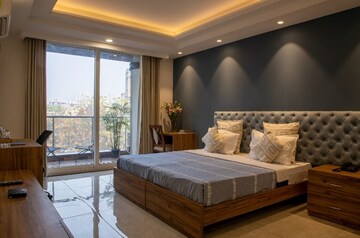 Bedroom in 3 BHK Builder Floor at DLF Atria, Dlf Phase ii – for Rent