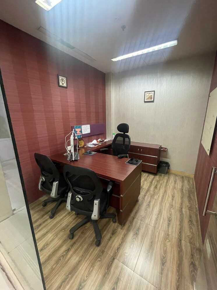 Team Area, klj-noida-one Commercial Office Space 5000 Sq.Ft. In Sector 62 Noida 8811379