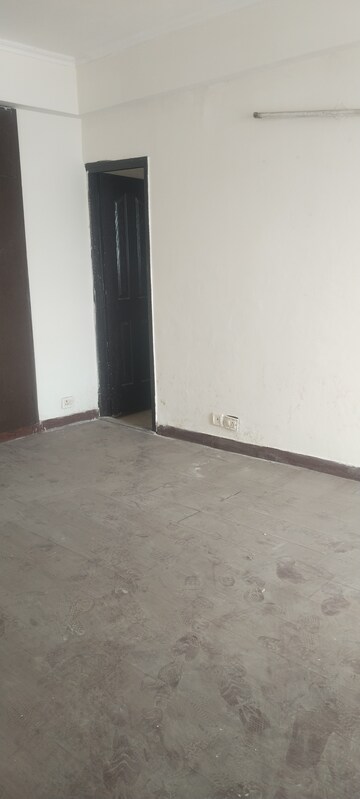 Room in 2 BHK Apartment at Jaipuria Apartment, Dundahera – for Sale