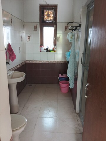 Bathroom in 3 BHK Villa at Sector 41 – for Rent