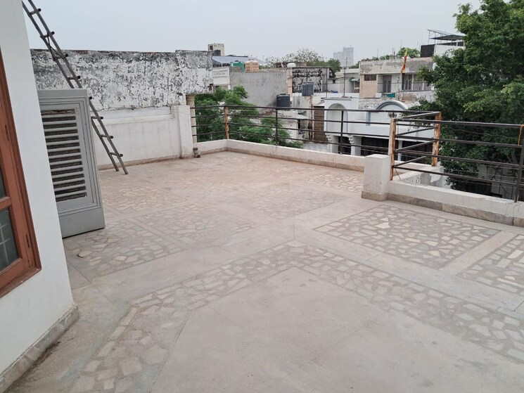  Parking, sector 41 3 Bedroom 1016 Sq.Ft. Villa In Sector 41 Noida 8811319