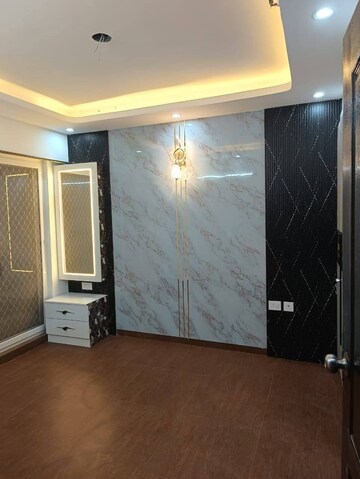 Room in 4 BHK Apartment at Prateek Edifice, Sector 107 – for Rent