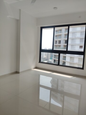 Room in 2 BHK Apartment at Sunteck Avenue 2, Goregaon West – for Rent