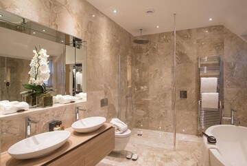 Bathroom in 3 BHK Builder Floor at DLF Regent House, Dlf Phase iv – for Rent