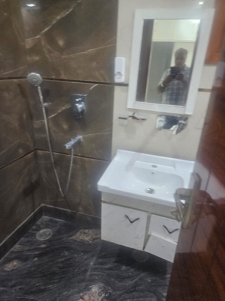 Bathroom, pitampura 3 Bedroom 1350 Sq.Ft. Builder Floor In Pitampura Delhi 8811470