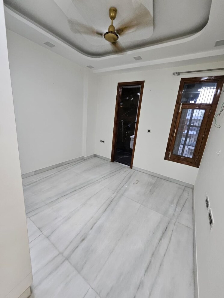 Room, pitampura 3 Bedroom 1350 Sq.Ft. Builder Floor In Pitampura Delhi 8811470