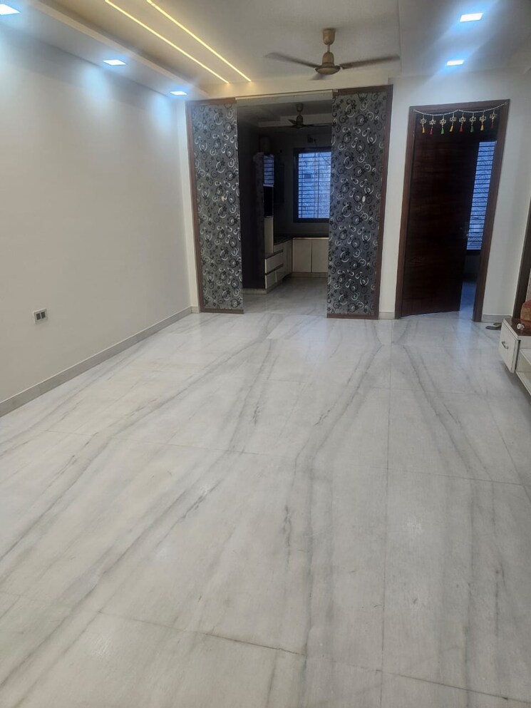 Room, pitampura 3 Bedroom 1350 Sq.Ft. Builder Floor In Pitampura Delhi 8811470