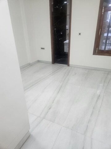 Room in 3 BHK Builder Floor at Pitampura – for Rent