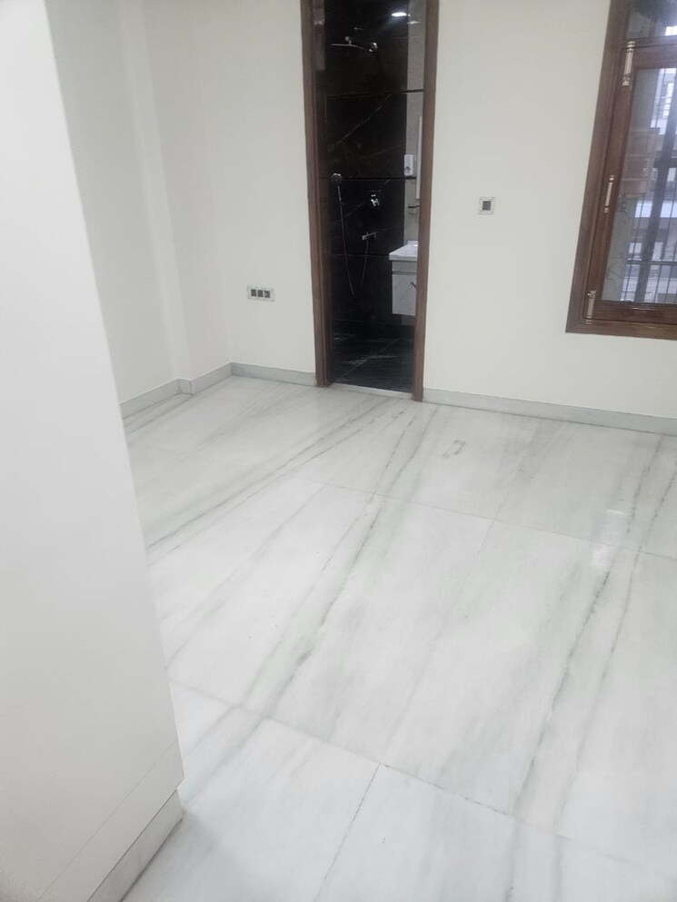 Room, pitampura 3 Bedroom 1350 Sq.Ft. Builder Floor In Pitampura Delhi 8811470