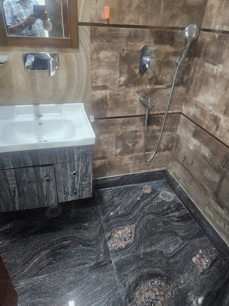 Bathroom, pitampura 3 Bedroom 1350 Sq.Ft. Builder Floor In Pitampura Delhi 8811470