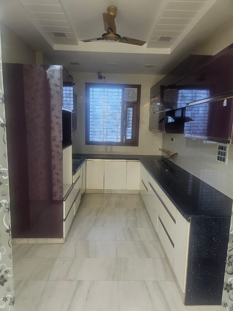 Kitchen, pitampura 3 Bedroom 1350 Sq.Ft. Builder Floor In Pitampura Delhi 8811470