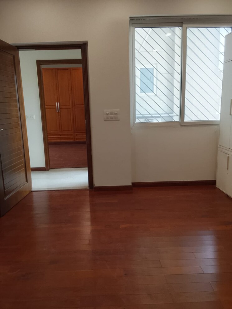 Room, anand niketan 4 Bedroom 300 Sq.Yd. Builder Floor In Anand Niketan Delhi 8811518