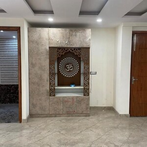 Room in 4 BHK Builder Floor at Sector 85 – for Sale