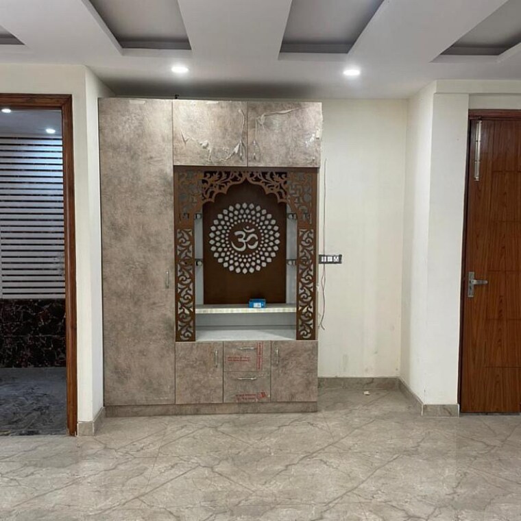 Room, sector 85 4 Bedroom 350 Sq.Yd. Builder Floor In Sector 85 Faridabad 8811551