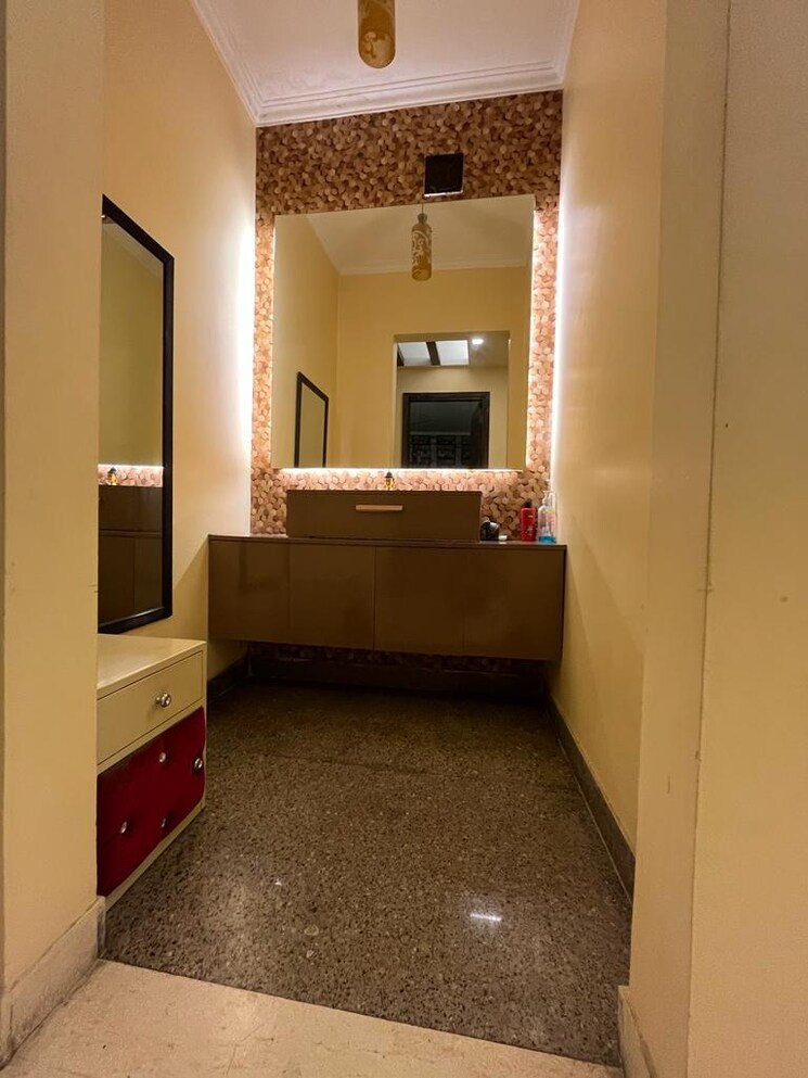 Kitchen, paryavaran complex 4 Bedroom 1800 Sq.Ft. Builder Floor In Paryavaran Complex Delhi 8811565