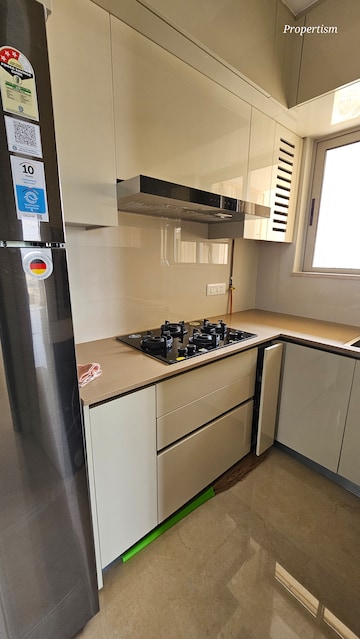 Furnished Amenities in 3 BHK Apartment at Hiranandani Highland, Powai – for Rent