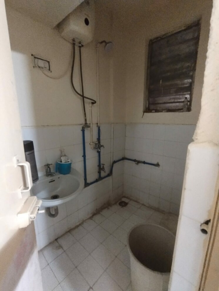 Bathroom, gypsy-apartment 1 RK 400 Sq.Ft. Apartment In Powai Mumbai 8811587