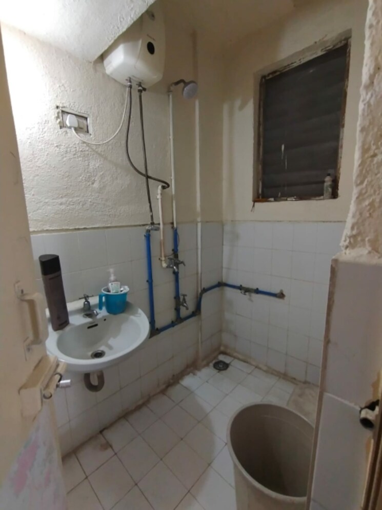 Bathroom, gypsy-apartment 1 RK 400 Sq.Ft. Apartment In Powai Mumbai 8811587