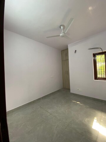 Room in 2 BHK Apartment at Jahaz Apartments, Paschim Vihar – for Rent