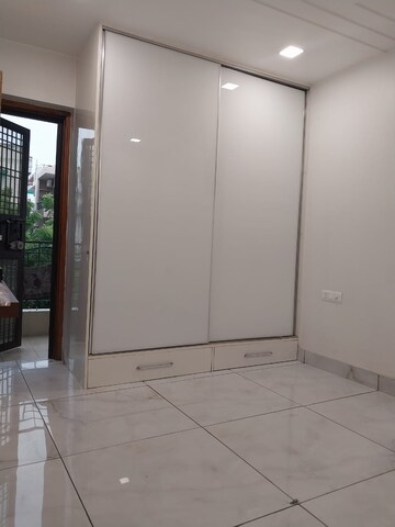 2 BHK Apartment For Rent in Prachin Apartment, Paschim Vihar